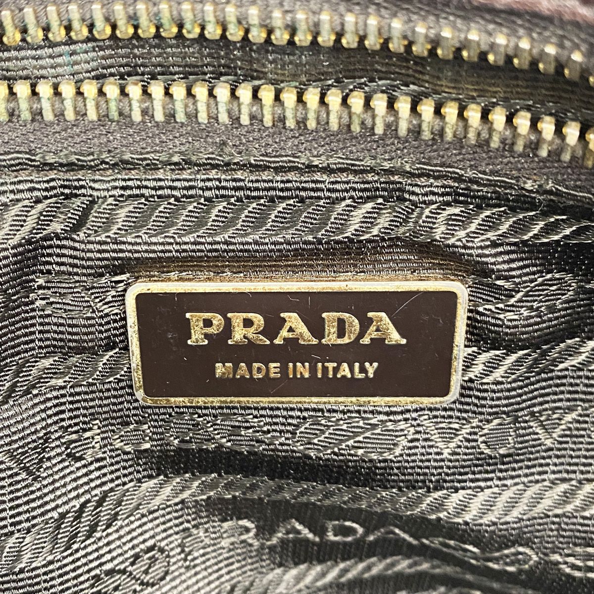 prada shoulder bag accessories included