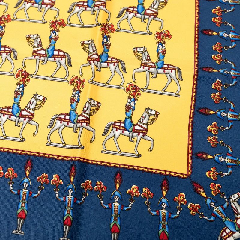 hermes scarf side view