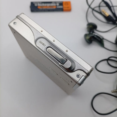 aiwa am-f90 minidisc player markings and labels