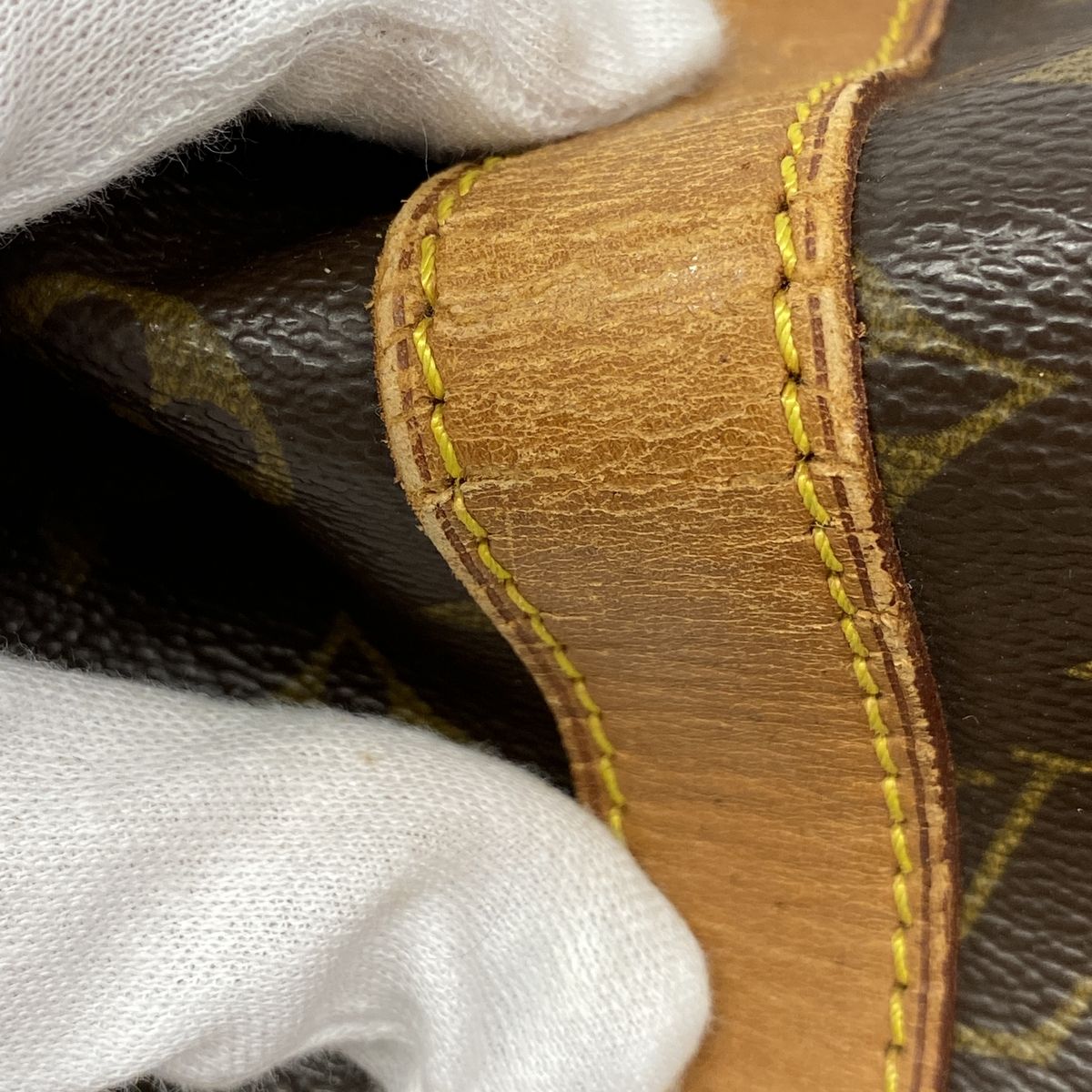 louis vuitton m41424 travel bag interior details