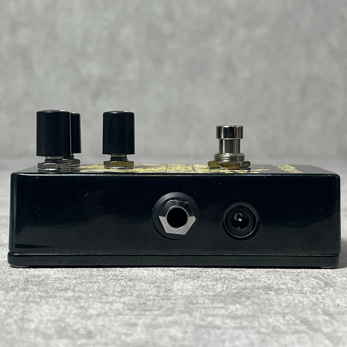 guitar effector side view
