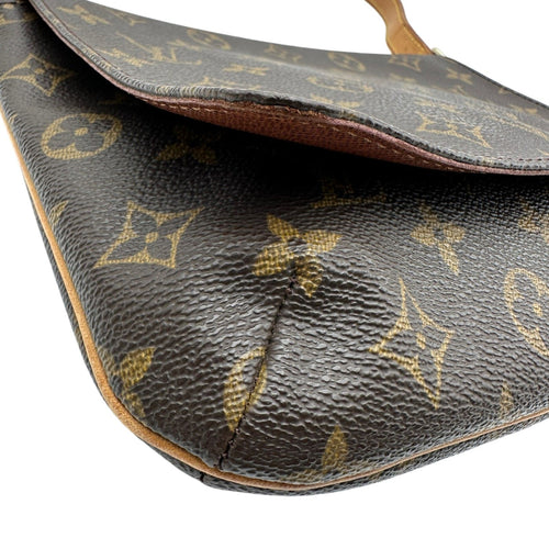 louis vuitton m51257 shoulder bag interior details
