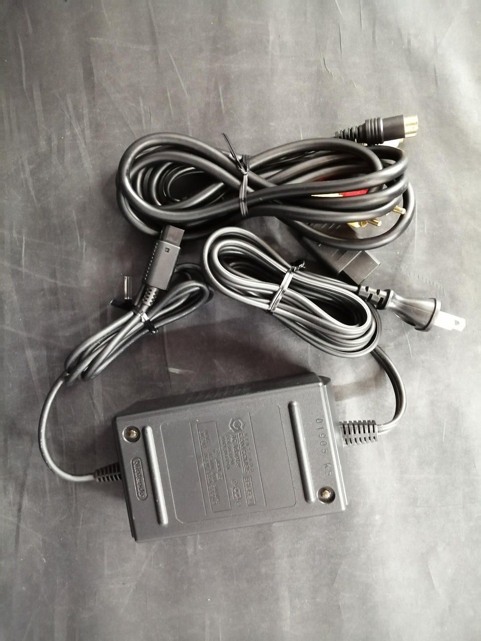 Nintendo DOL-001 Video Game Console