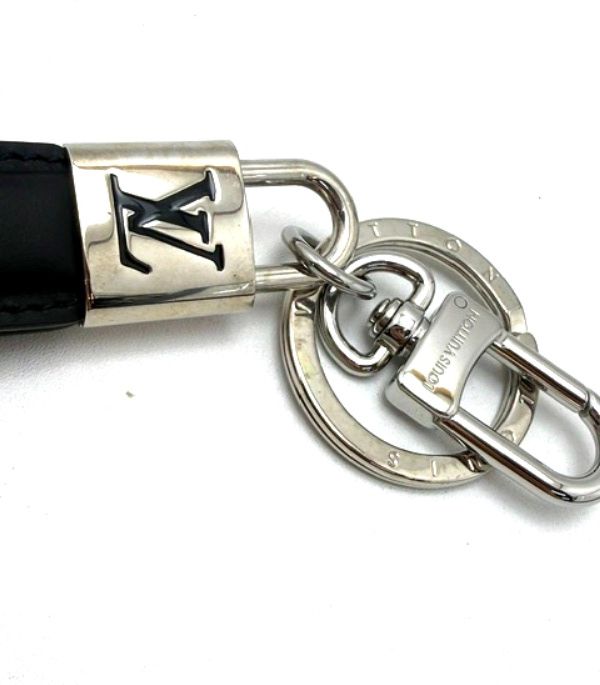 louis vuitton m00745 keychain interior details