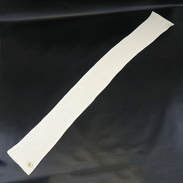 gucci 773426 scarf front view