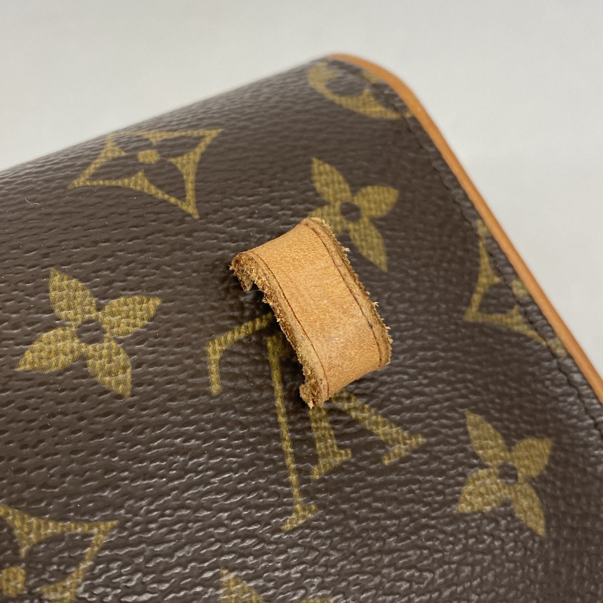 louis vuitton m51855 shoulder bag functional details