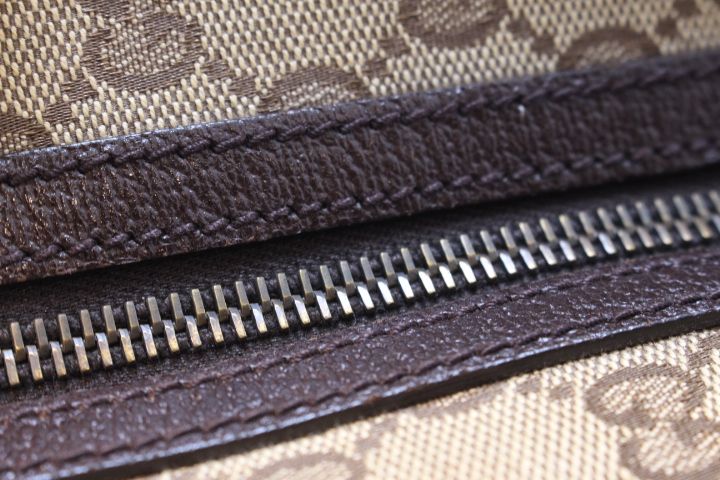 gucci beige handbag markings and labels