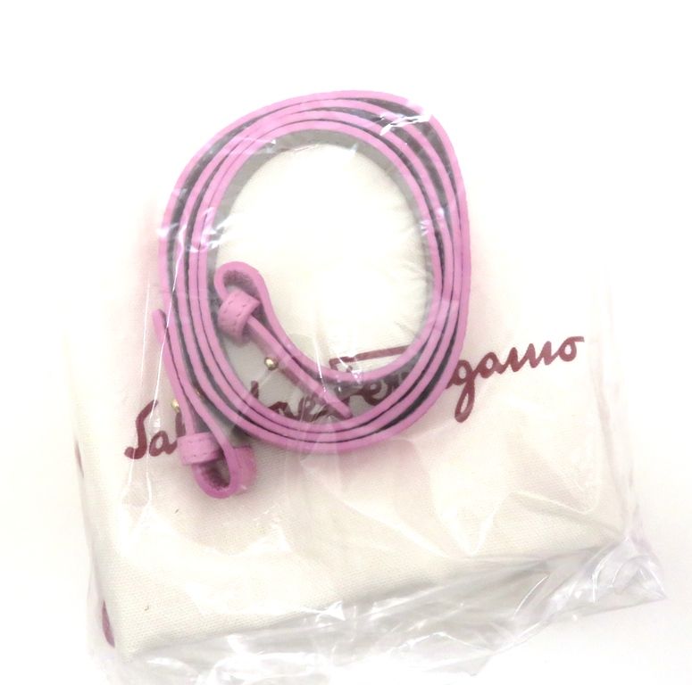 salvatore ferragamo ee21/f476 pink handbag accessories included