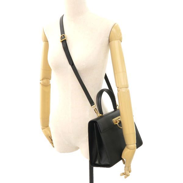 ferragamo shoulder bag markings and labels