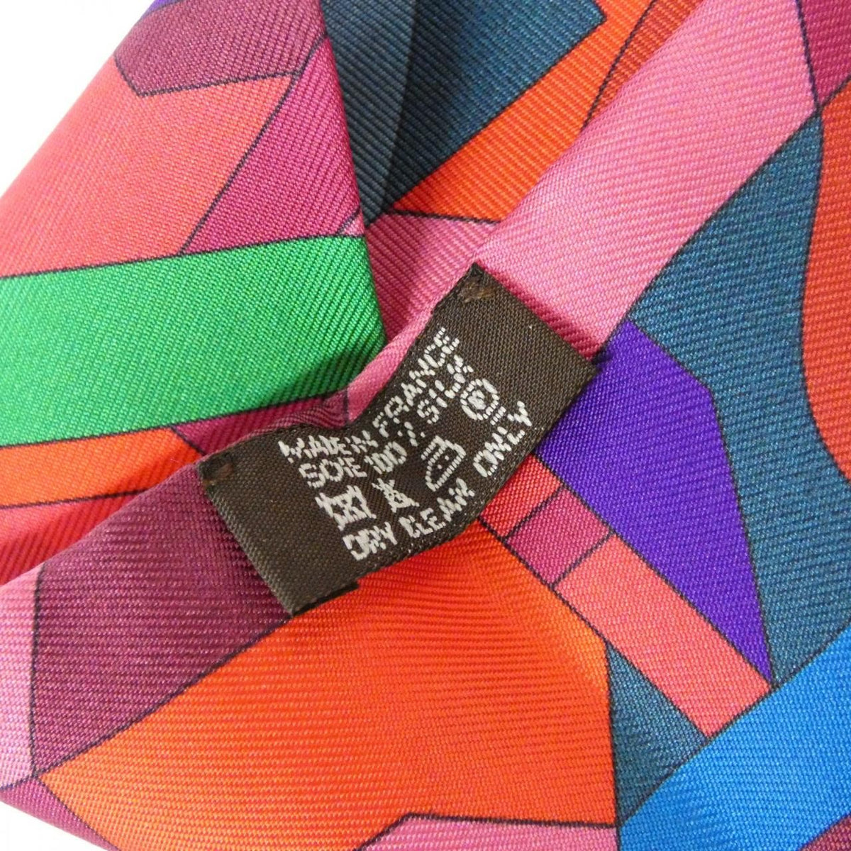 hermes scarf side view