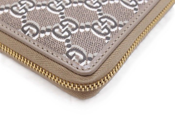 gucci beige wallet rear view