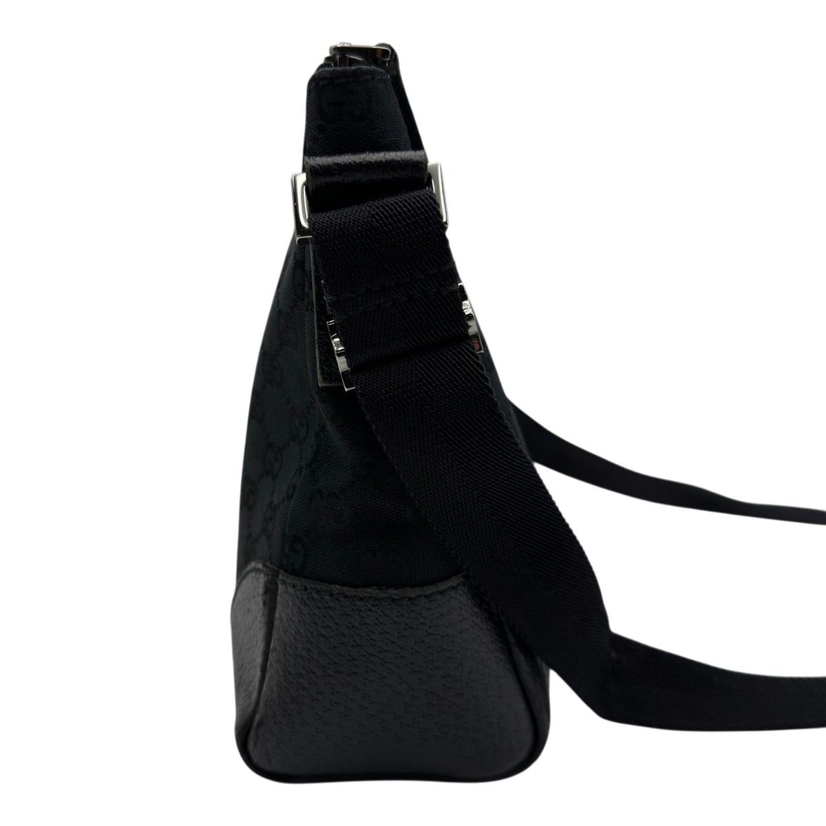 gucci shoulder bag front view