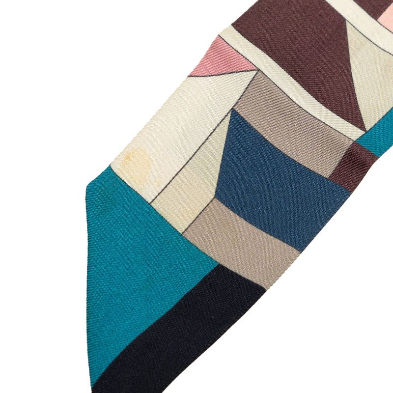 hermes scarf side view