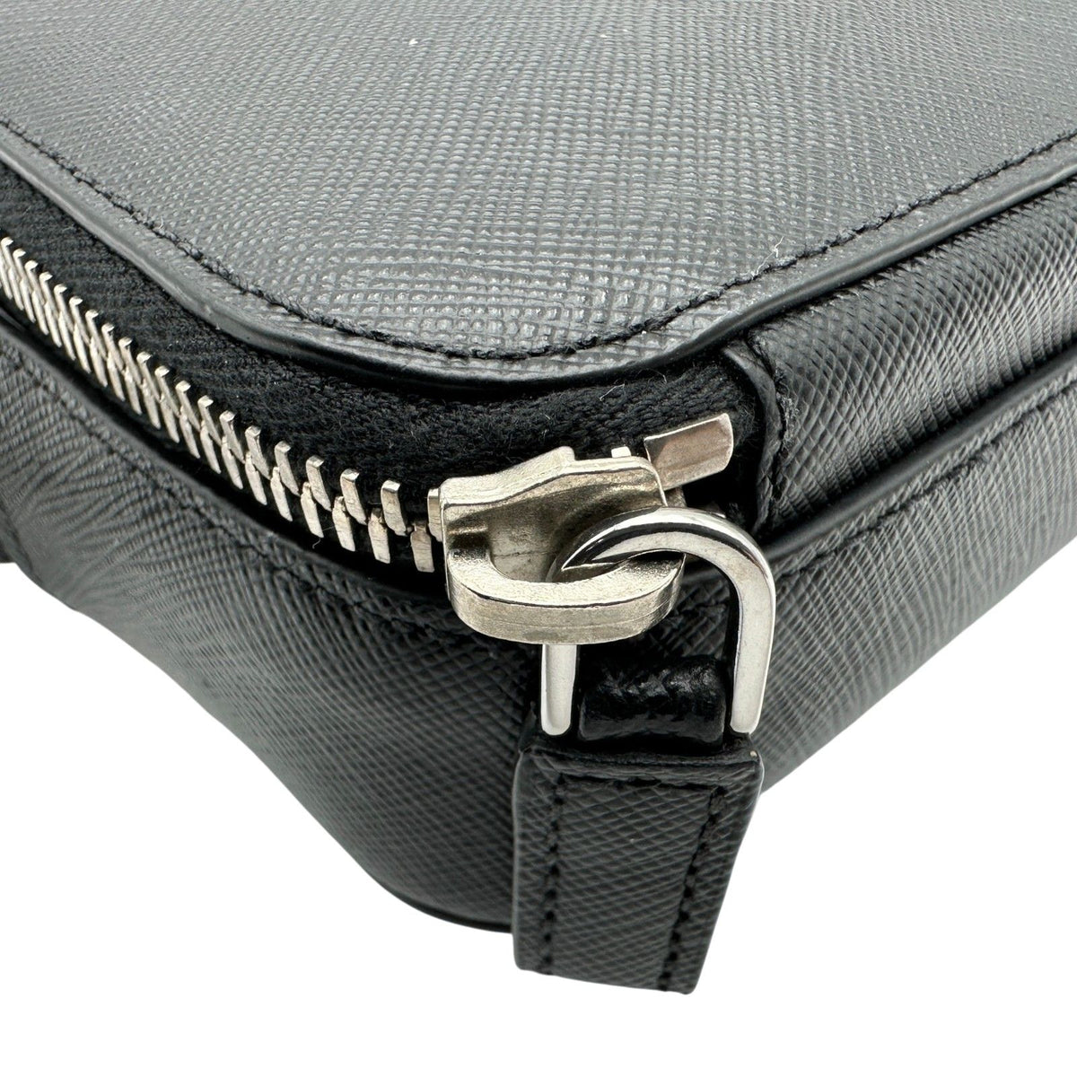 prada vr0052 shoulder bag functional details