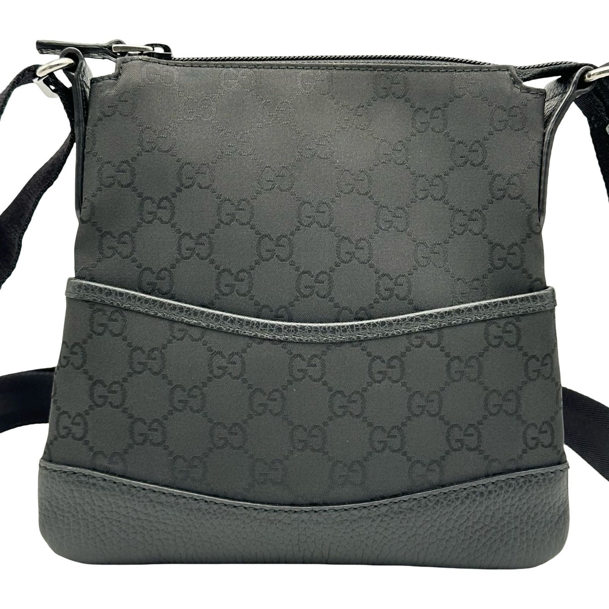 gucci shoulder bag front view
