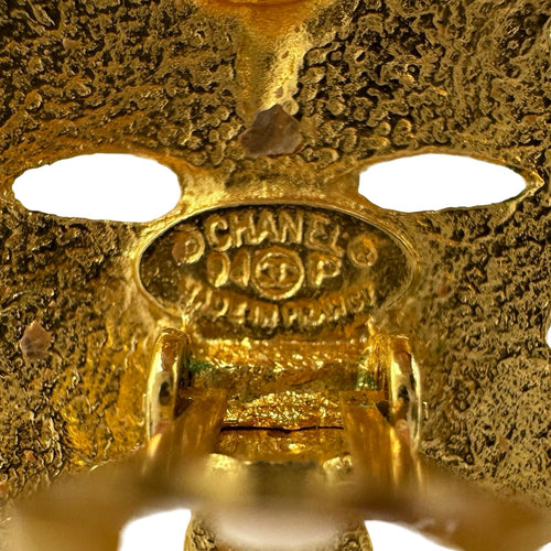 chanel earrings interior details