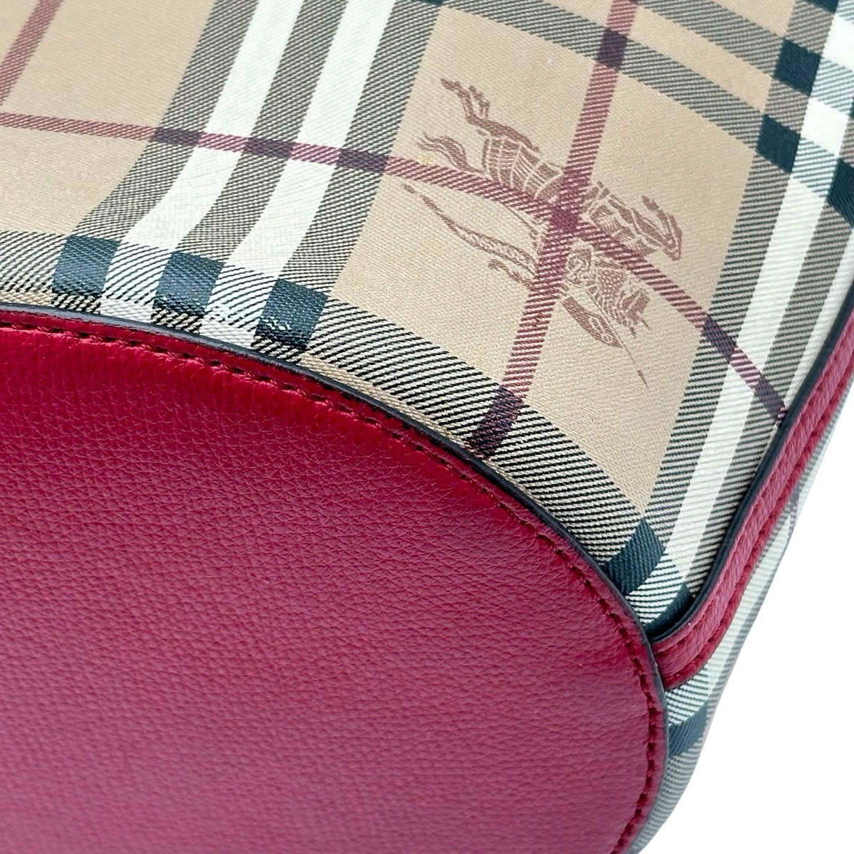 burberry beige shoulder bag interior details