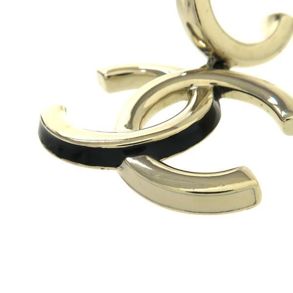 chanel a22k earrings interior details