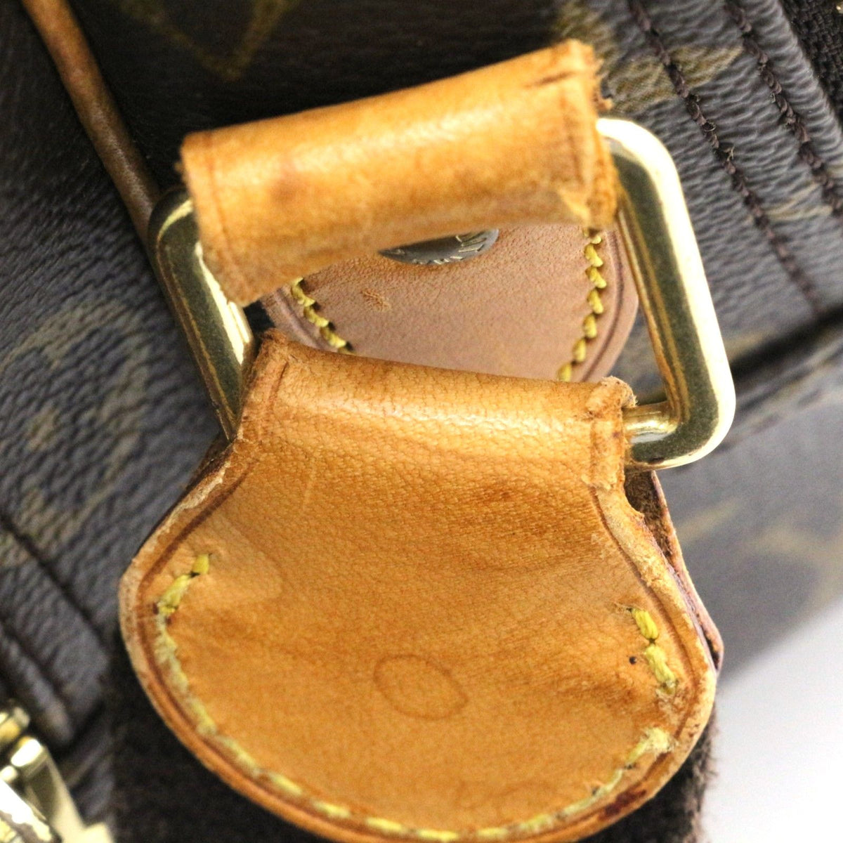 louis vuitton m45252 shoulder bag markings and labels