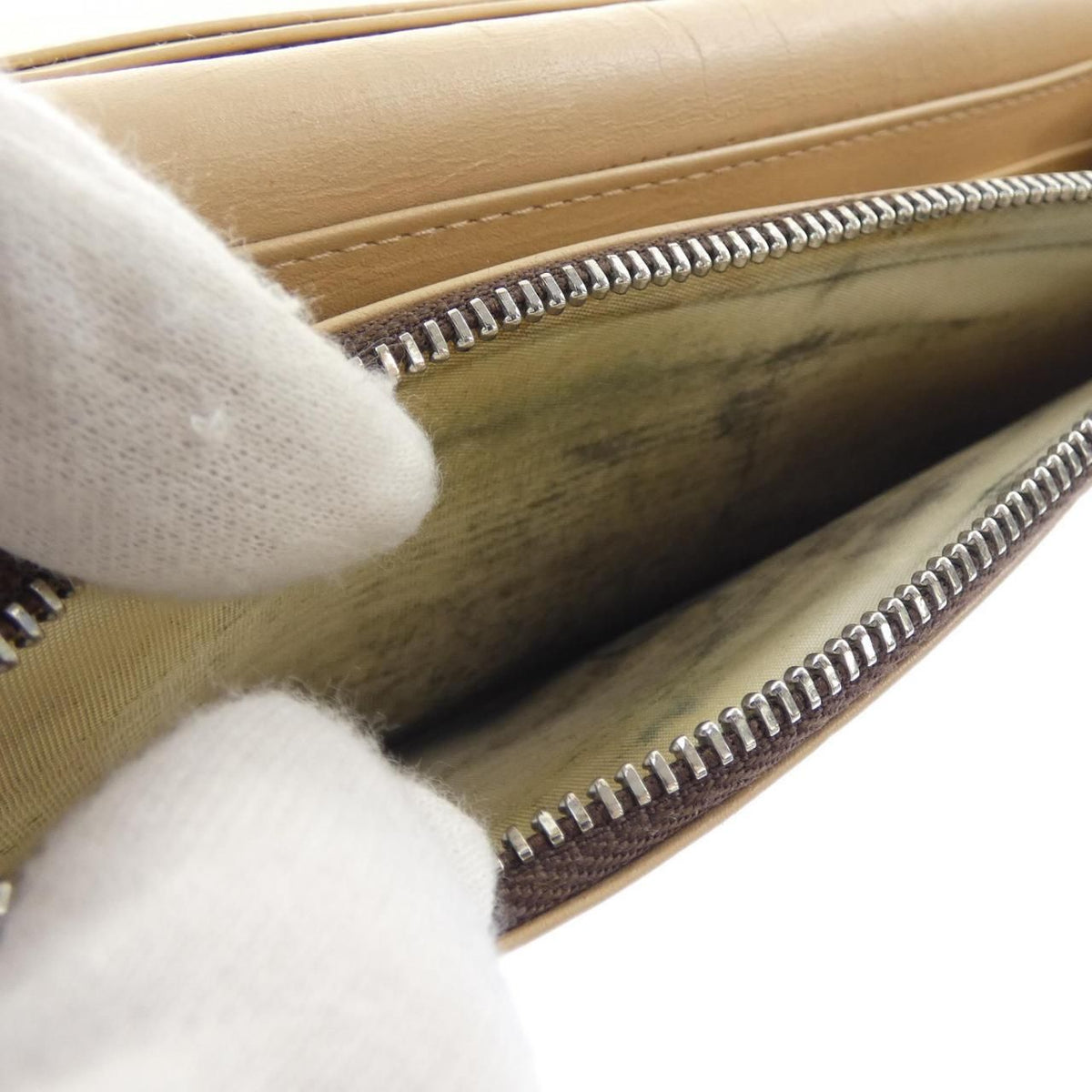 j&m davidson beige wallet accessories included