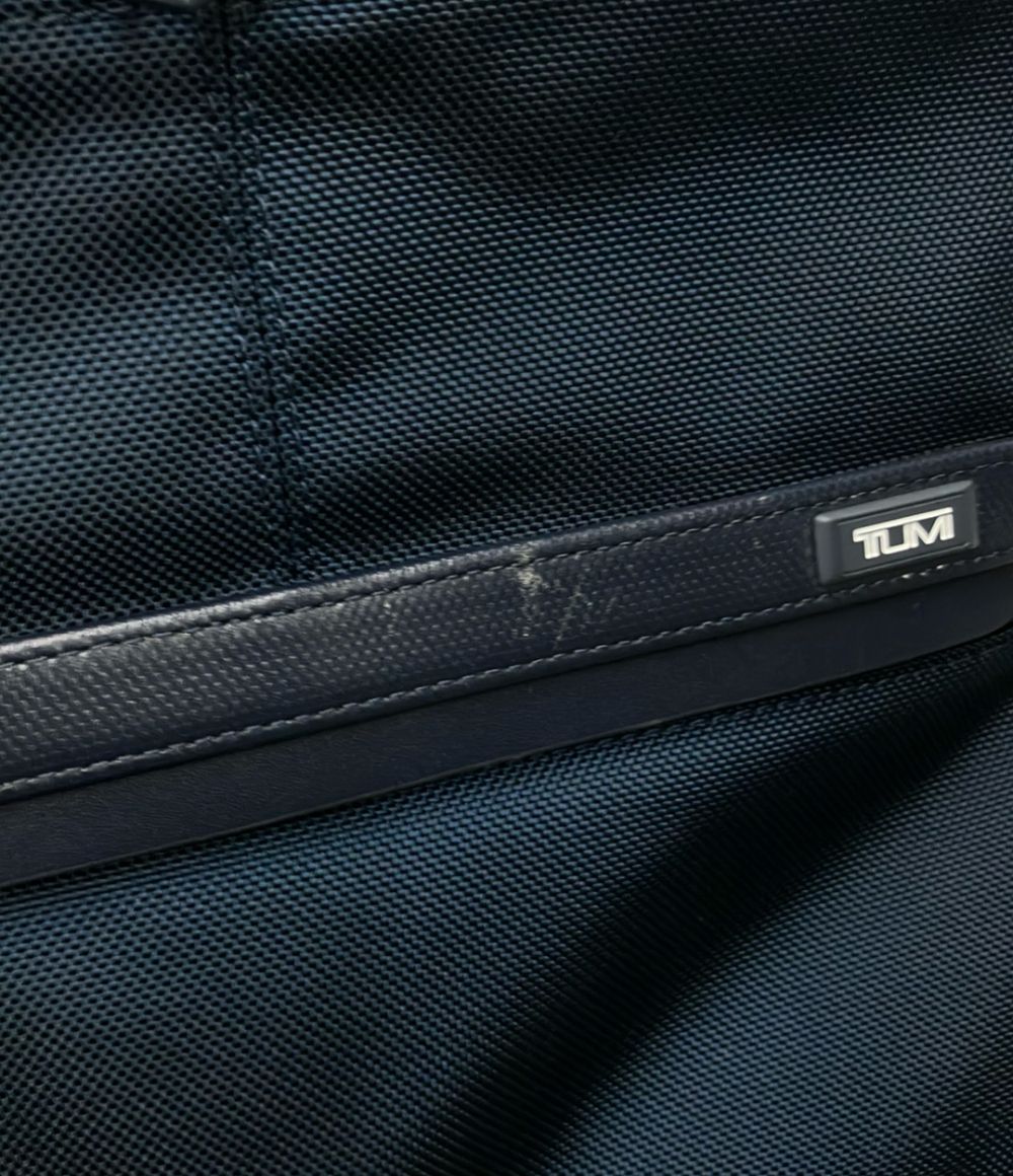 tumi shoulder bag functional details