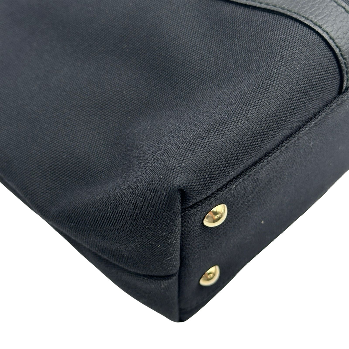 gucci tote bag functional details