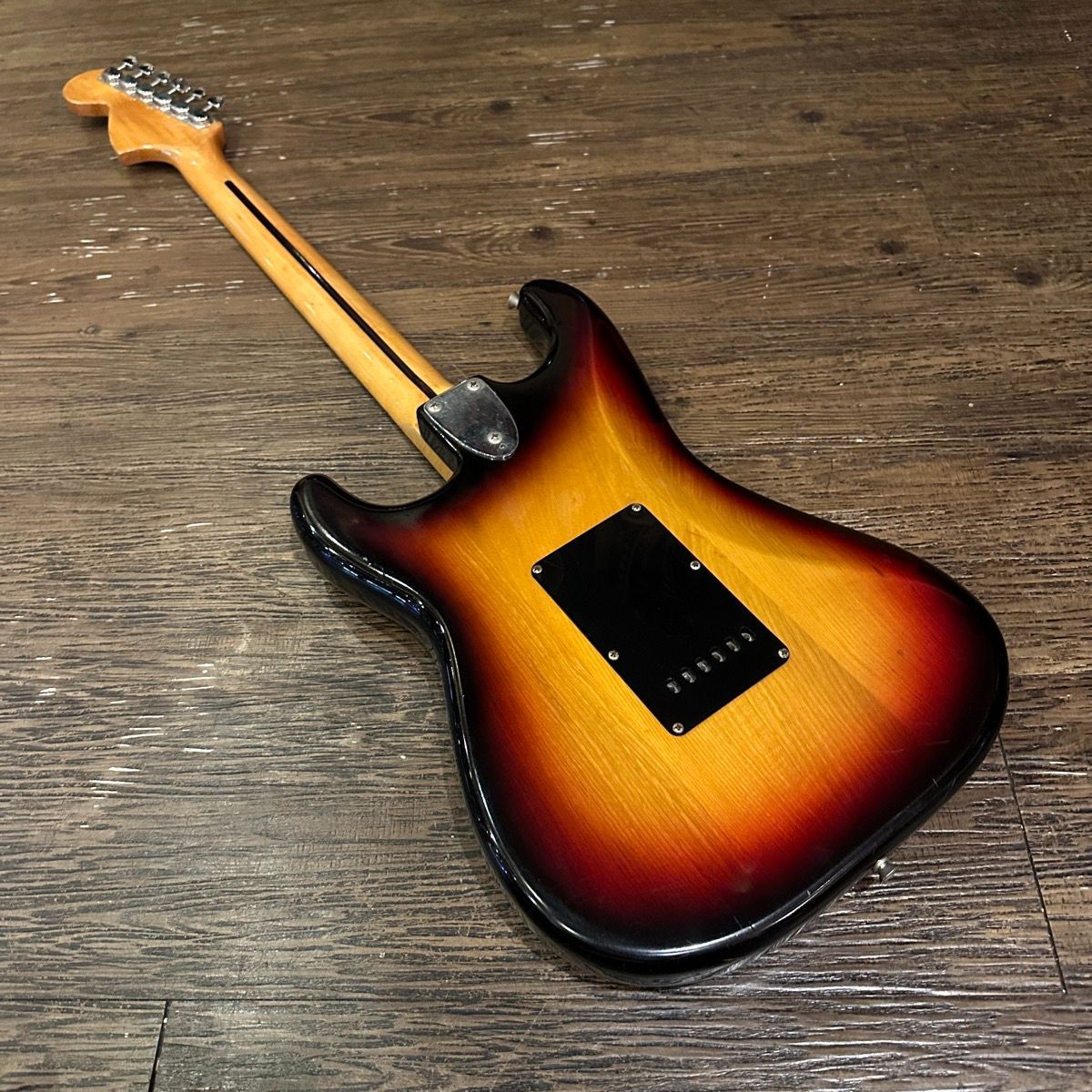 tokai ss-36 silver electric guitar functional details