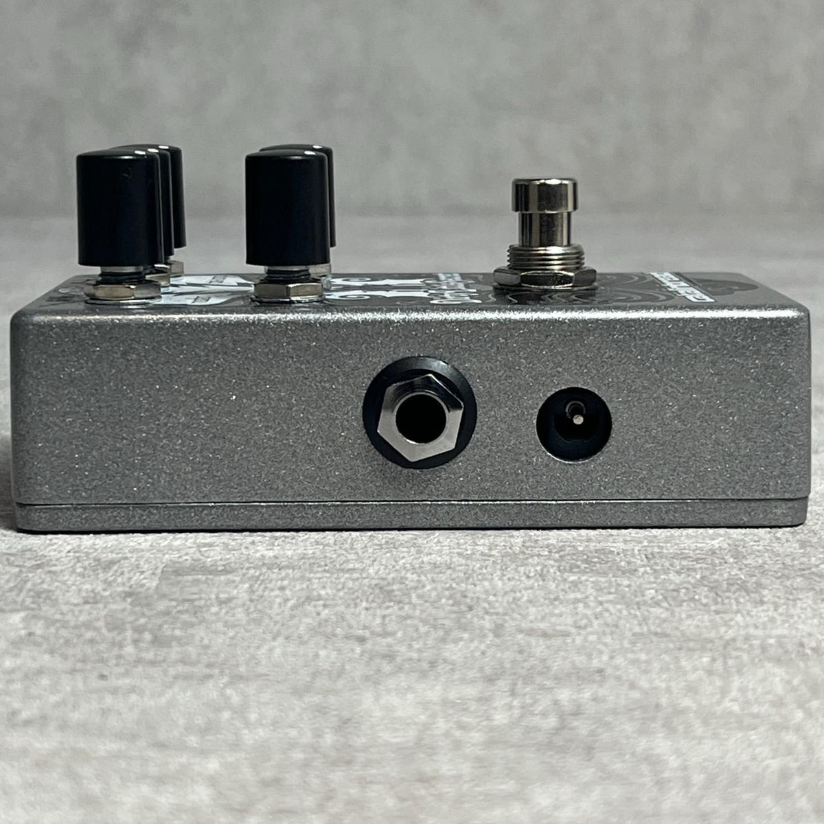 guitar effector side view