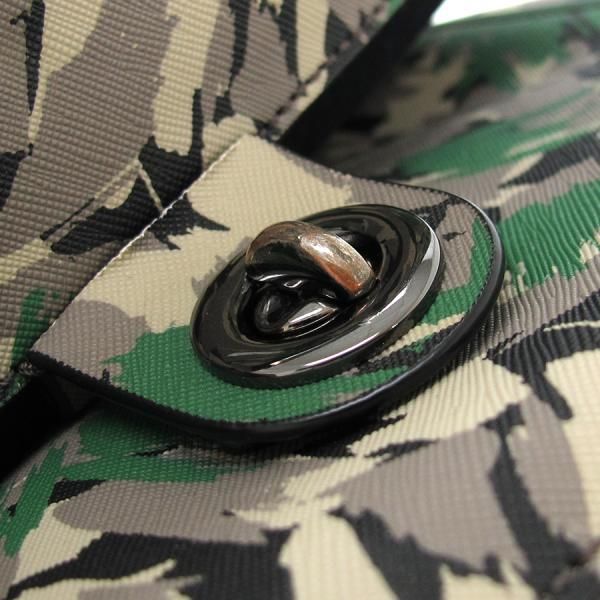 marc by marc jacobs shoulder bag side view
