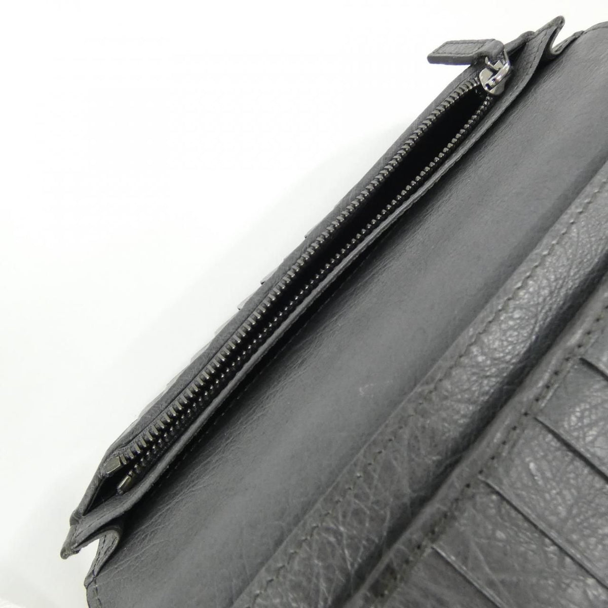 gucci gray / grey wallet functional details