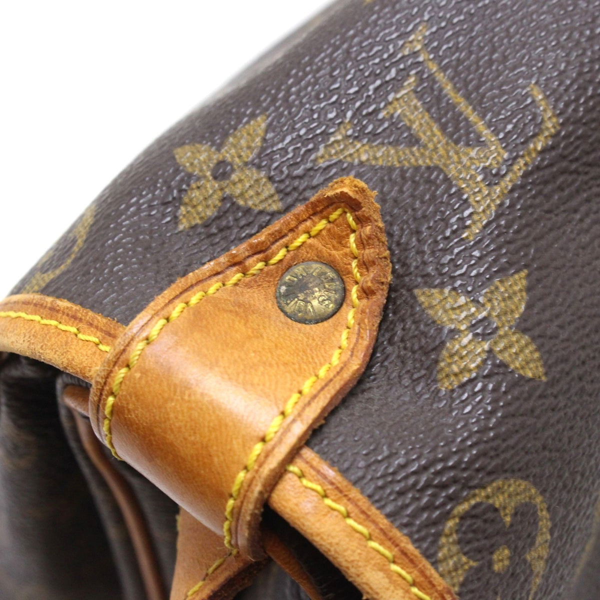 louis vuitton m42254 shoulder bag markings and labels