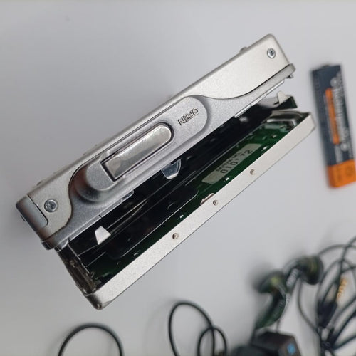aiwa am-f90 minidisc player markings and labels