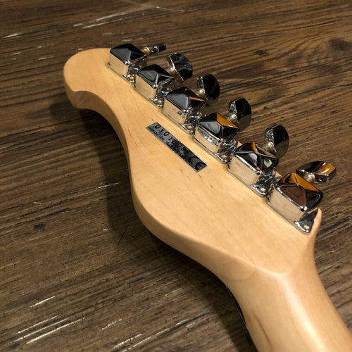 yamaha eg-112 electric guitar interior details