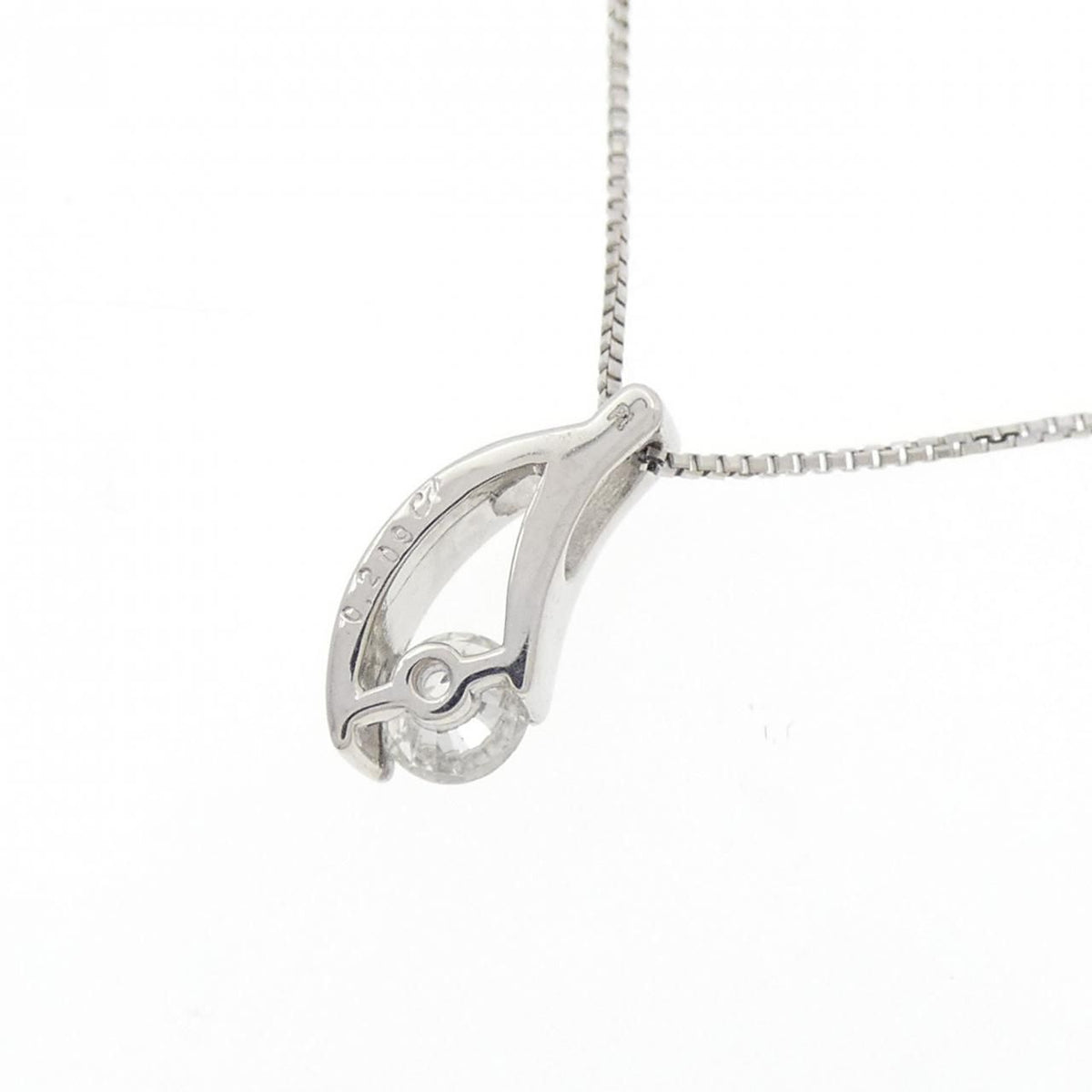 necklace side view