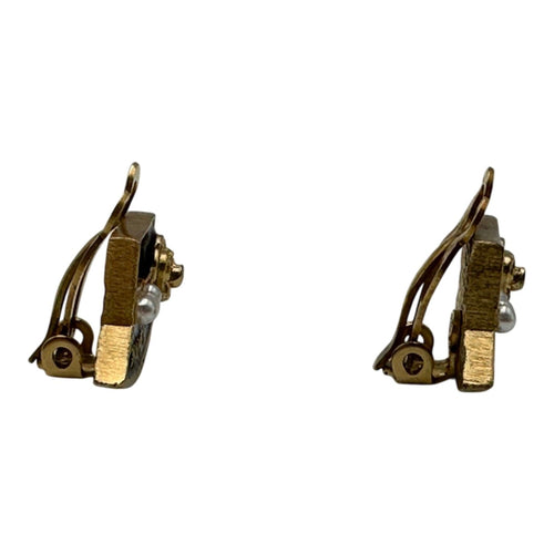chanel earrings side view