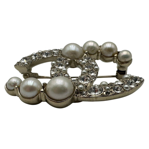 chanel brooch interior details