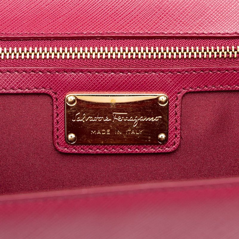 salvatore ferragamo gu-21e480 shoulder bag accessories included
