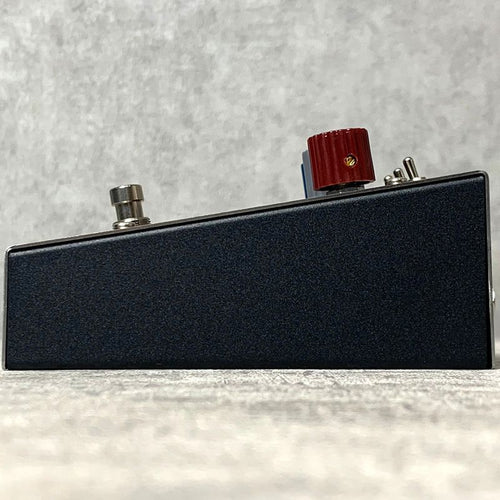 grey guitar effector rear view
