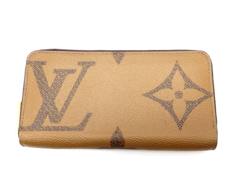 Louis Vuitton M69353 Wallet