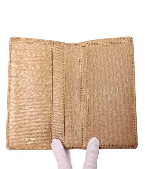 chanel beige wallet rear view