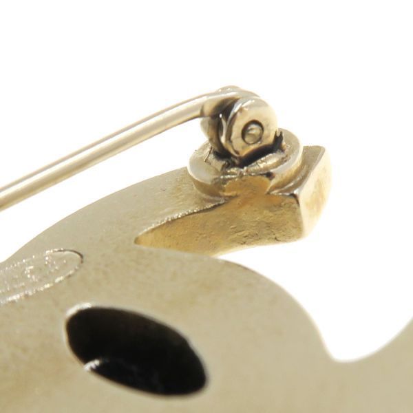chanel brooch functional details