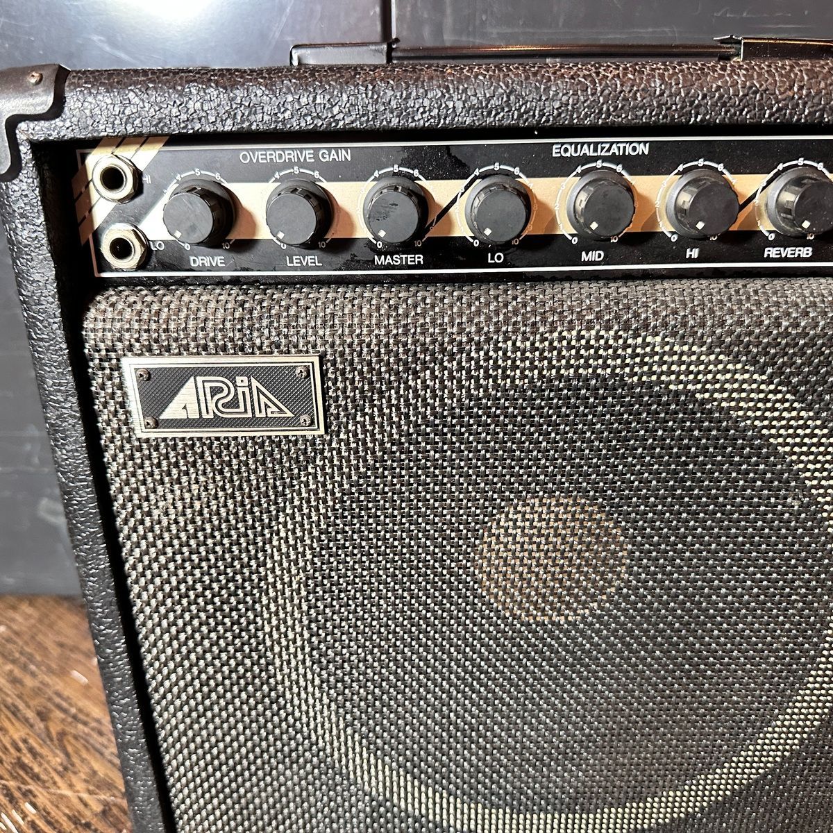 aria ax-15 black amplifier side view