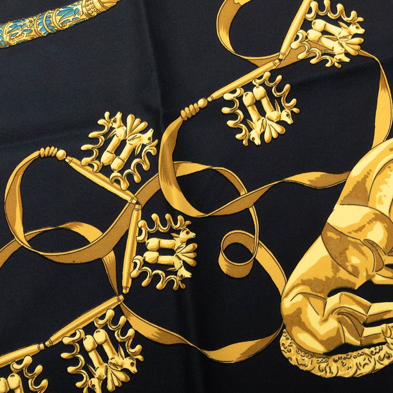 hermes scarf side view