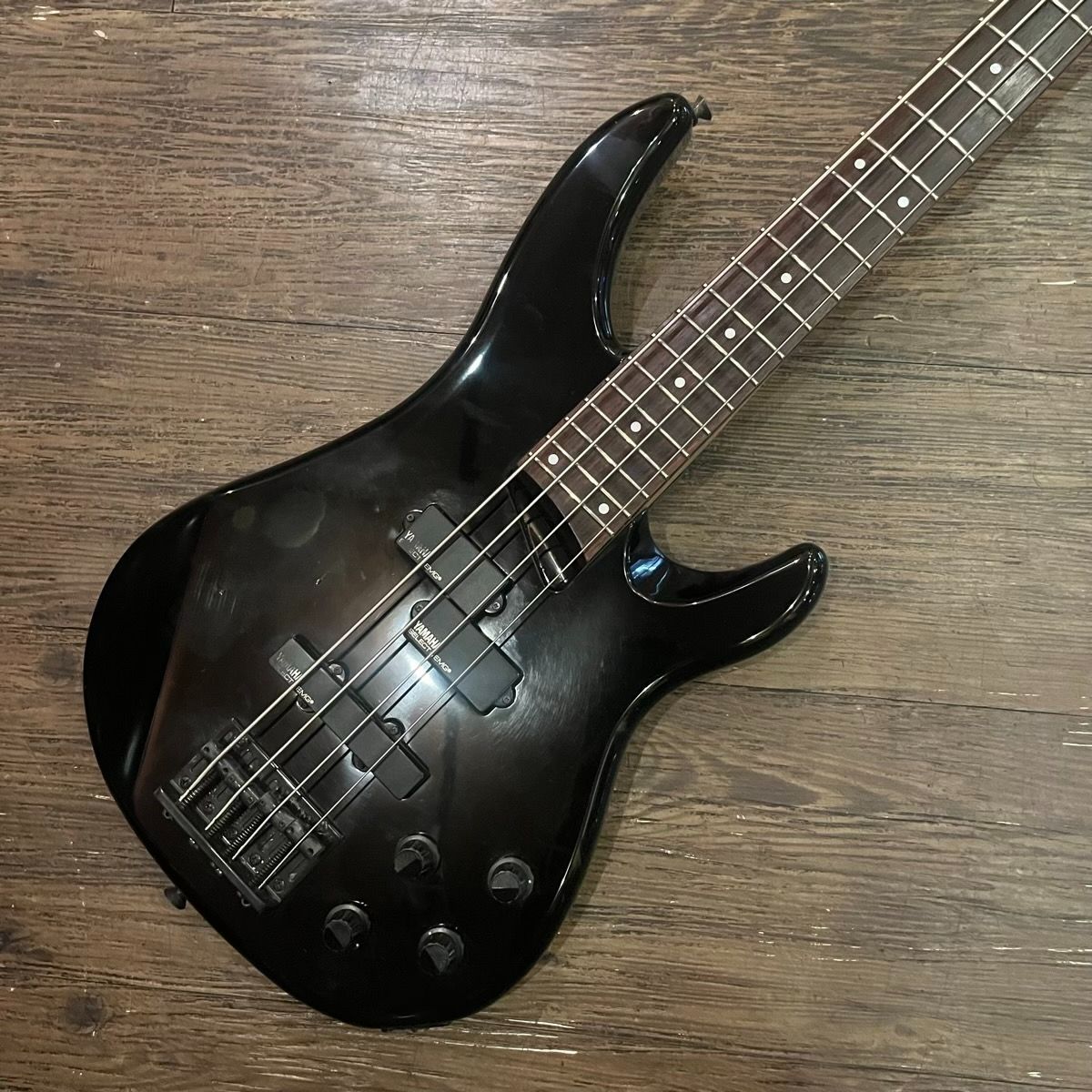 yamaha black bass guitar rear view