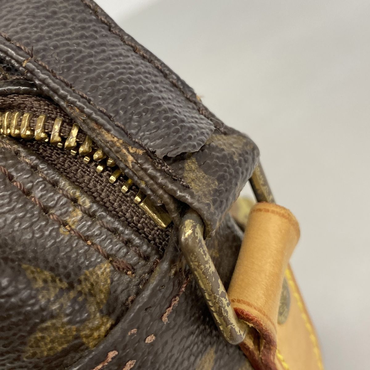 louis vuitton m45244 shoulder bag markings and labels