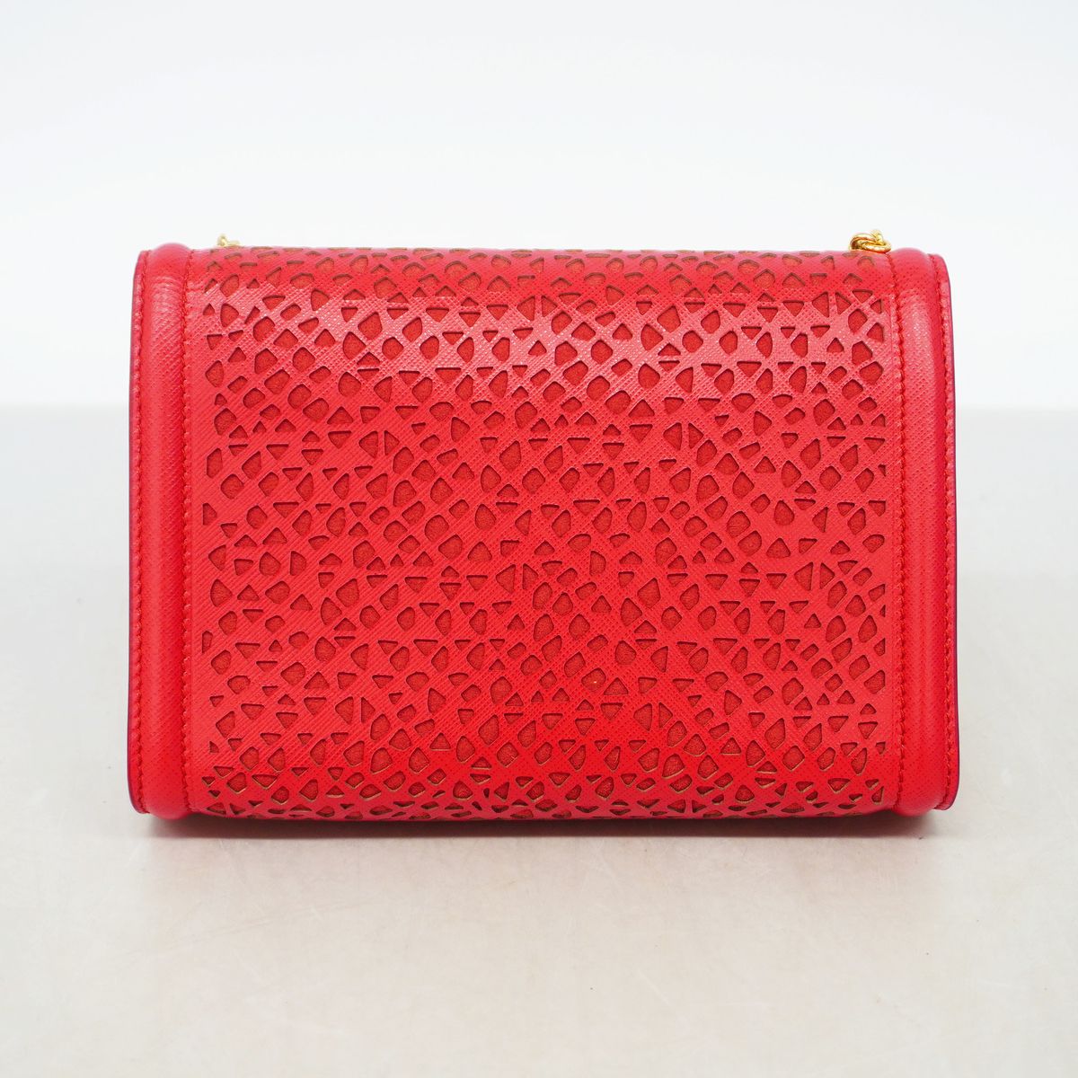 salvatore ferragamo shoulder bag functional details