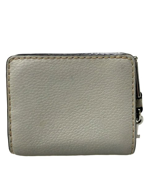 marc jacobs beige wallet front view