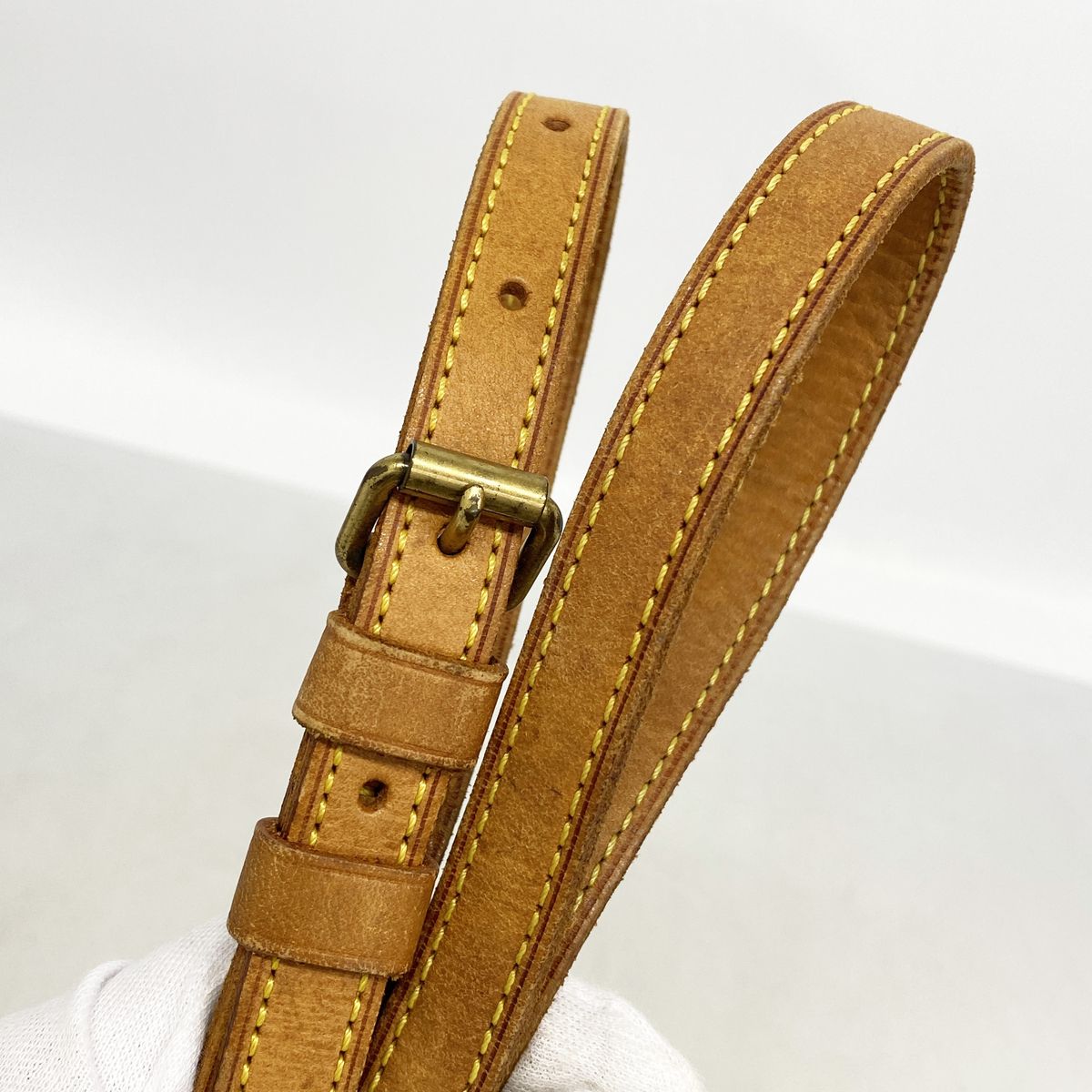 louis vuitton m51290 shoulder bag markings and labels