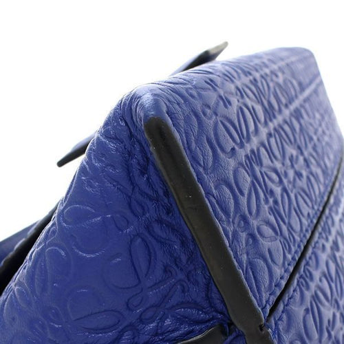 loewe other interior details