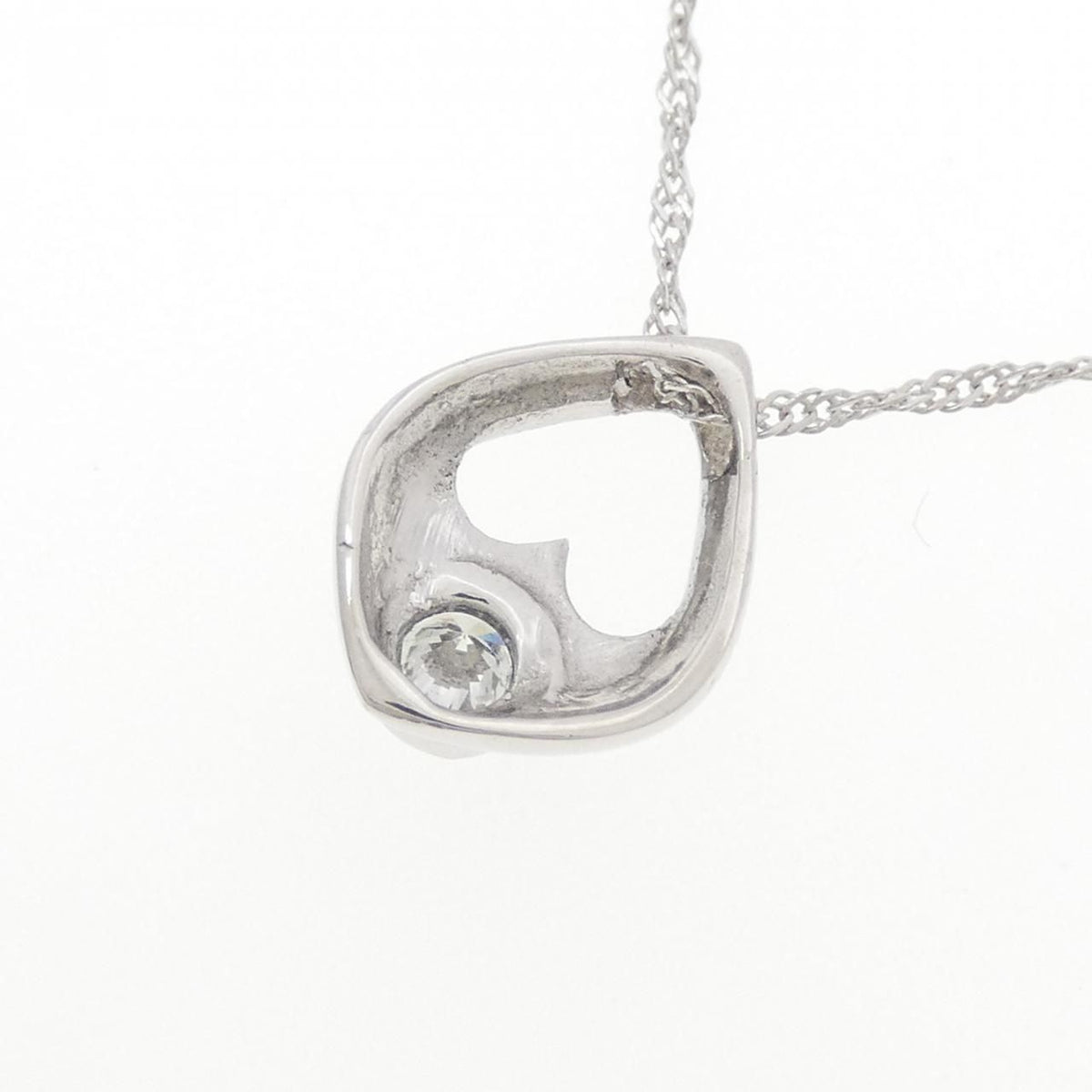 necklace side view